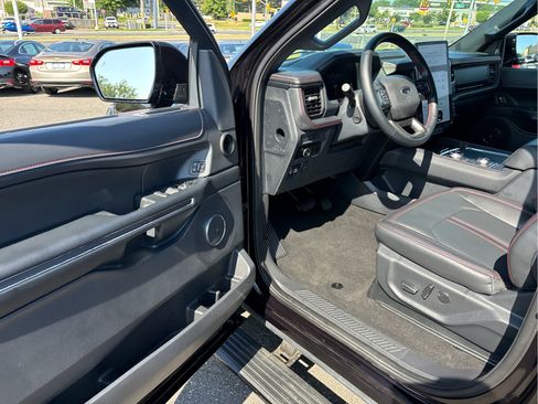 Used 2024 Ford Expedition Limited AWD/4WD image 8