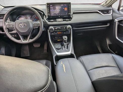 Used 2022 Toyota RAV4 XLE Premium image 16