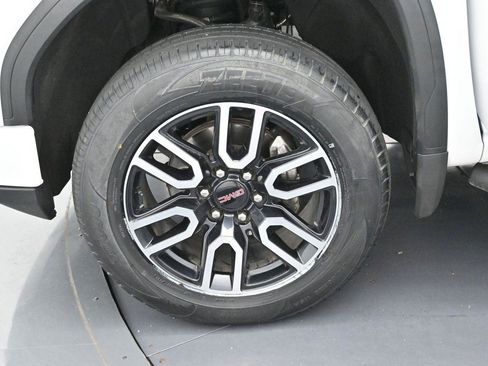 Used 2025 GMC Sierra 1500 AT4 w/ AT4 Premium Package AWD/4WD image 37
