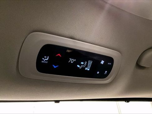 Used 2023 Chrysler Pacifica Touring-L FWD image 33