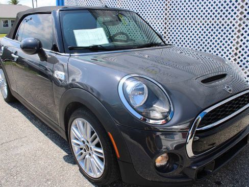 Used 2019 MINI Cooper S w/ Signature Upholstery Package FWD image 3