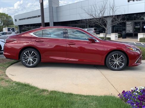 Used 2024 Lexus ES 350 w/ Premium Package image 13