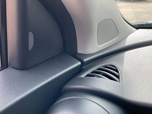 New 2025 Nissan Kicks Play S image 25