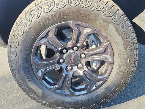 Used 2025 GMC Canyon Elevation image 24