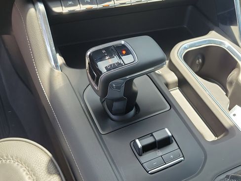 Used 2025 GMC Sierra 1500 Denali AWD/4WD image 27
