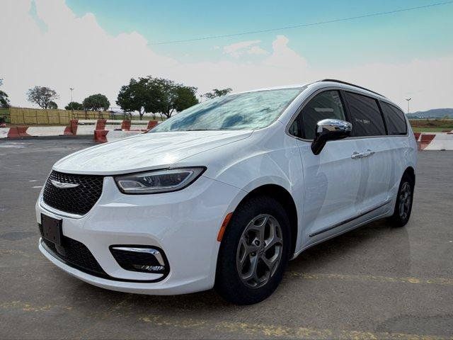Used 2023 Chrysler Pacifica Limited FWD image 5