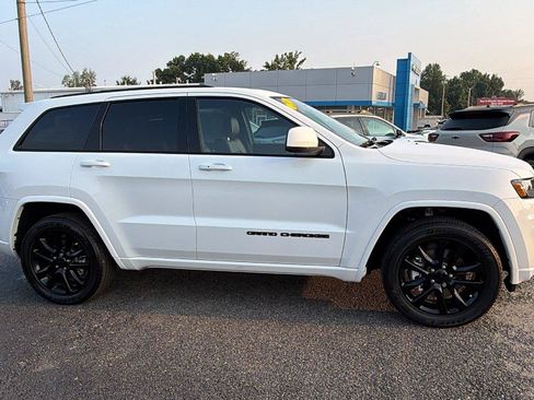 Used 2021 Jeep Grand Cherokee Laredo X RWD image 8
