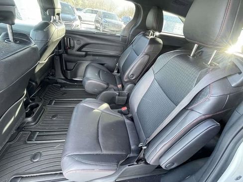 Used 2025 Toyota Sienna XSE image 11