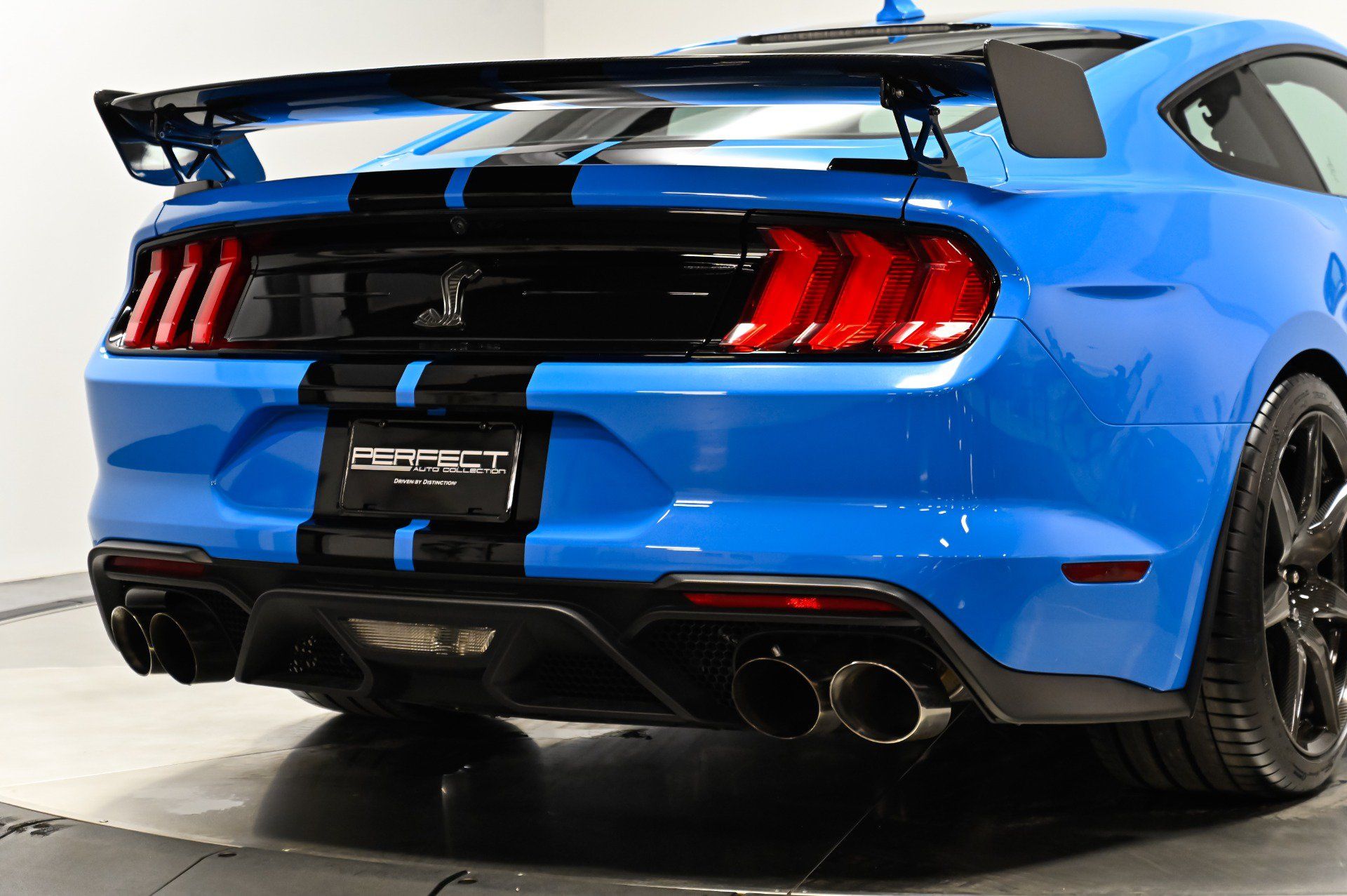 Used 2022 Ford Mustang Shelby GT500 w/ Carbon Fiber Track Pack RWD image 36