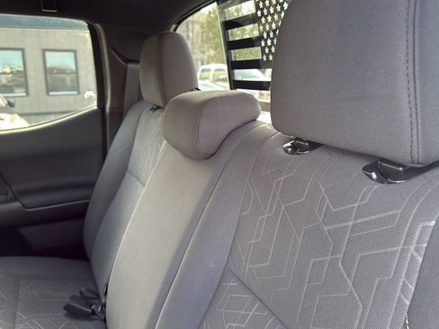 Used 2018 Toyota Tacoma TRD Sport w/ Technology Package image 19