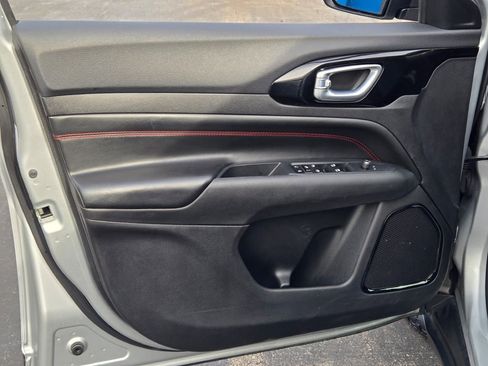 Used 2025 Jeep Compass Trailhawk image 20