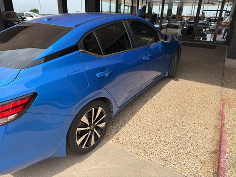 Used 2023 Nissan Sentra SV w/ SV Premium Package FWD image 5