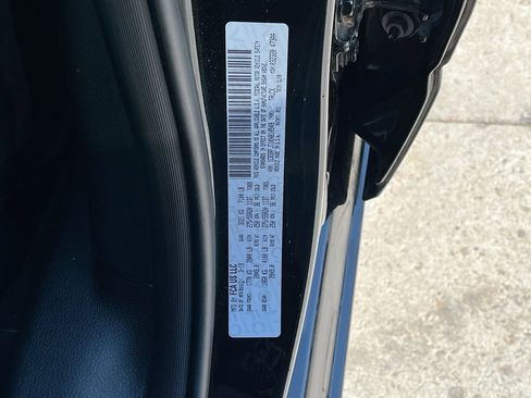 Used 2019 RAM 1500 Laramie AWD/4WD image 14