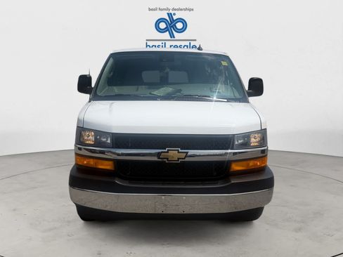 Used 2025 Chevrolet Express 3500 LT w/ LT Preferred Equipment Group RWD image 9