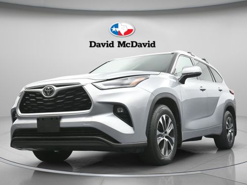 Used 2021 Toyota Highlander XLE FWD image 28