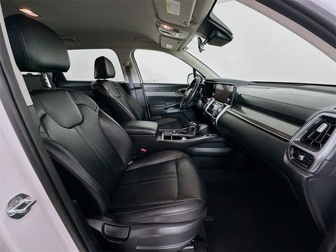 Certified 2023 Kia Sorento S image 6