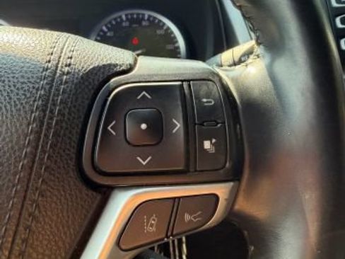 Used 2019 Toyota Highlander XLE AWD/4WD image 17