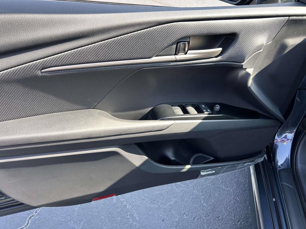 New 2026 Toyota Camry Hybrid FWD image 15