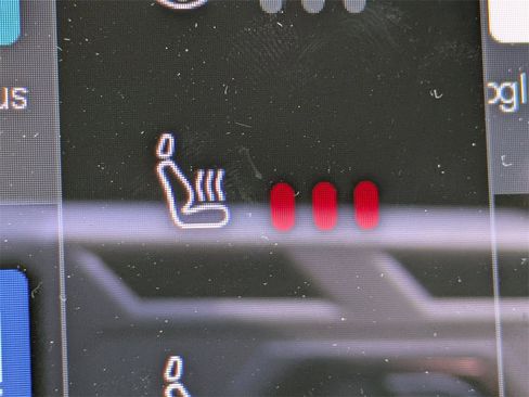 Certified 2023 Volvo XC60 B5 Ultimate w/ Climate Package image 24