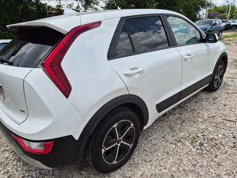 Used 2025 Kia Niro LX FWD image 3
