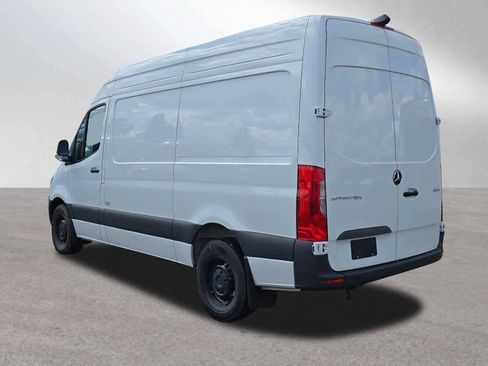 Used 2025 Mercedes-Benz Sprinter 2500 image 5