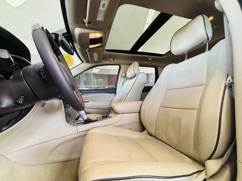 Used 2020 Jeep Grand Cherokee Overland AWD/4WD image 26