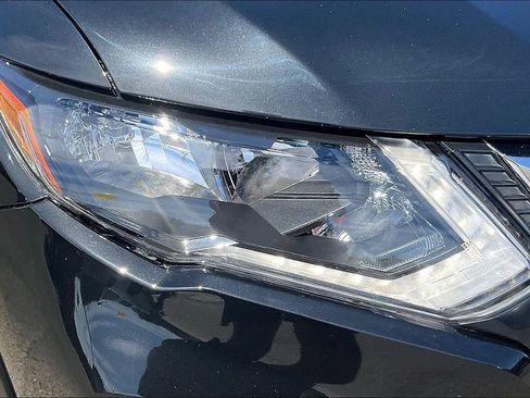 Used 2020 Nissan Rogue S FWD image 31