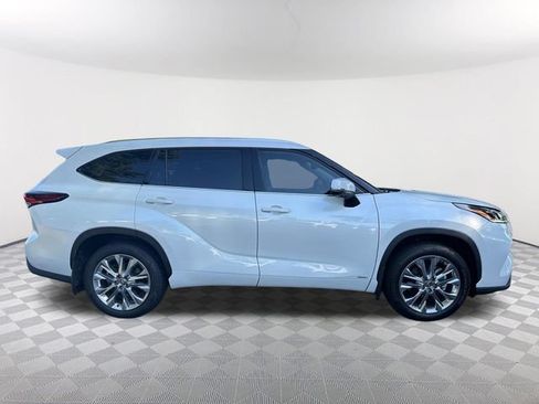 Used 2024 Toyota Highlander Limited AWD/4WD image 4