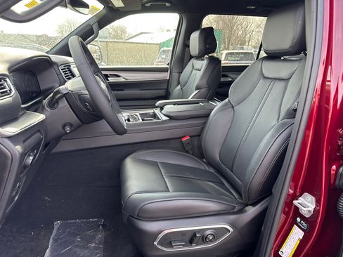 New 2026 Jeep Grand Wagoneer 4WD image 10
