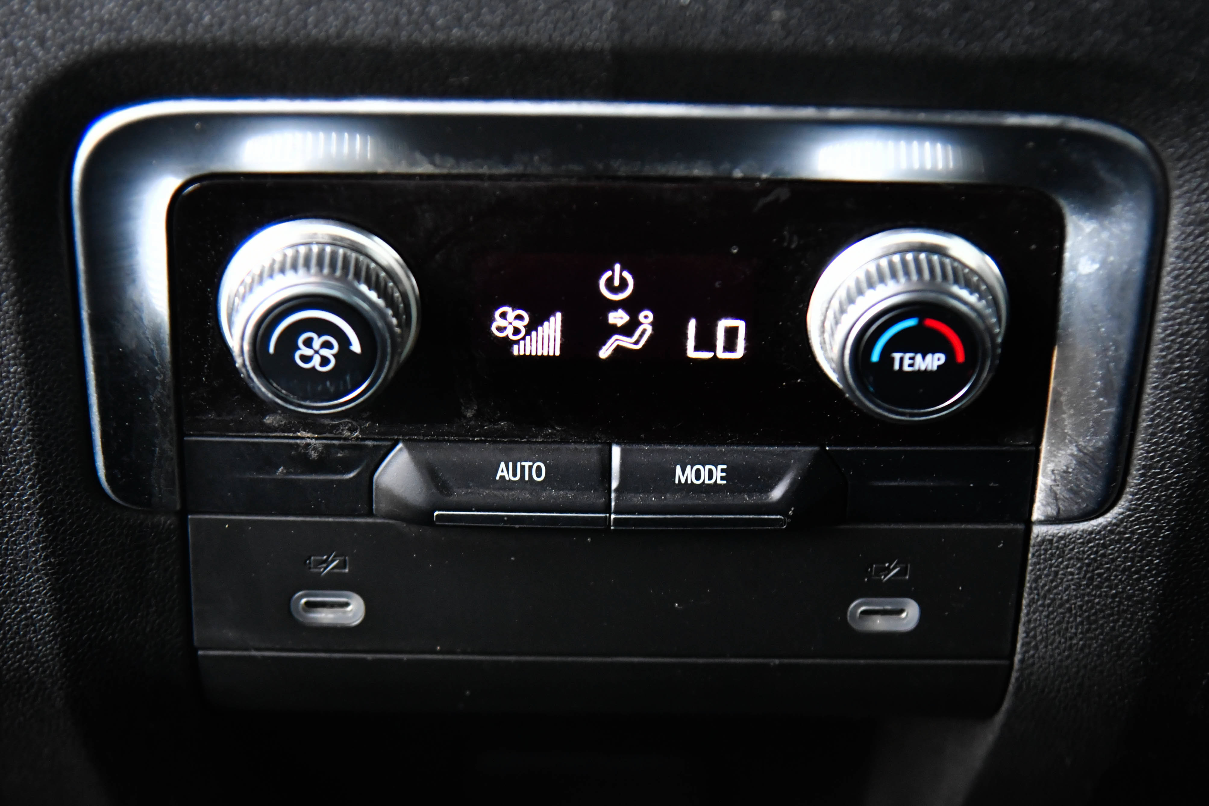 Used 2024 GMC Yukon SLE AWD/4WD image 41
