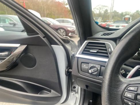 Used 2017 BMW 330i xDrive Sedan AWD/4WD image 9