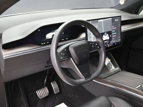 Used 2024 Tesla Model X AWD/4WD image 16