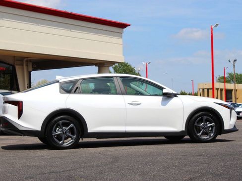 Used 2025 Kia K4 FWD image 3