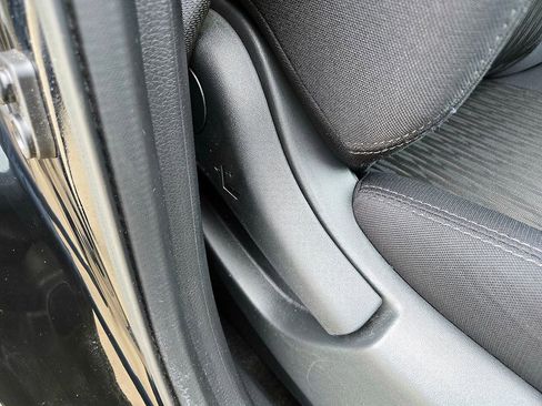 Used 2019 Nissan Rogue SV image 26