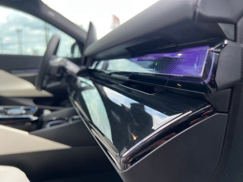 Used 2024 BMW i5 eDrive40i w/ Convenience Package image 35