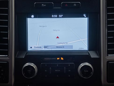 Used 2018 Ford F150 Lariat w/ Heavy-Duty Payload Package image 30