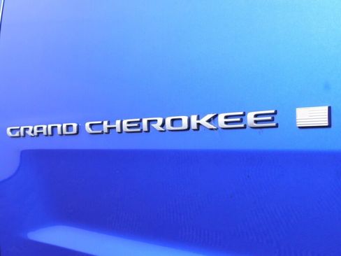 Used 2023 Jeep Grand Cherokee Summit AWD/4WD image 47