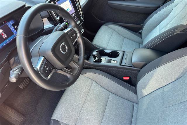 Certified 2025 Volvo XC40 B5 Core AWD/4WD image 9