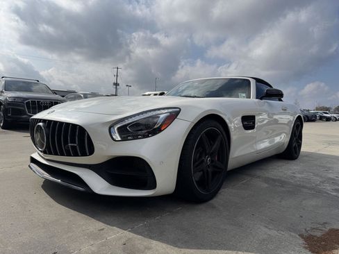 Used 2018 Mercedes-Benz AMG GT Roadster image 3