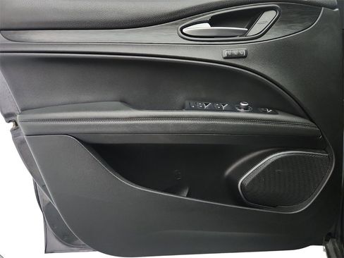 Used 2018 Alfa Romeo Stelvio AWD image 22