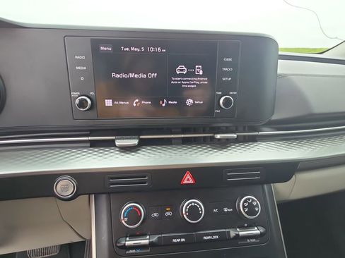 Used 2024 Kia Carnival LX FWD image 21