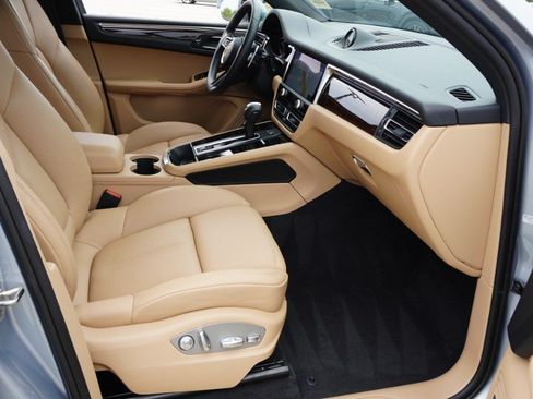 Used 2025 Porsche Macan AWD/4WD image 14
