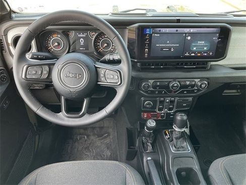 Used 2025 Jeep Wrangler Willys image 10