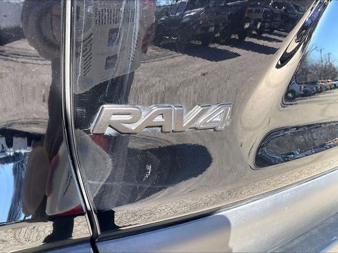 Used 2025 Toyota RAV4 XLE Premium image 31