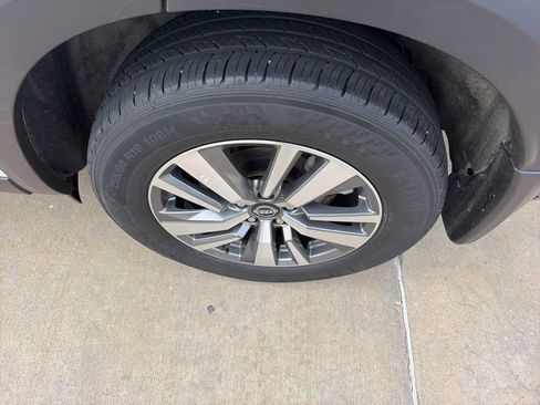 Used 2025 Nissan Pathfinder SL AWD/4WD image 9
