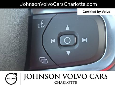 Certified 2025 Volvo XC40 B5 Plus image 26