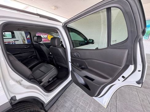 Used 2023 GMC Acadia SLT w/ Elevation Edition FWD image 24