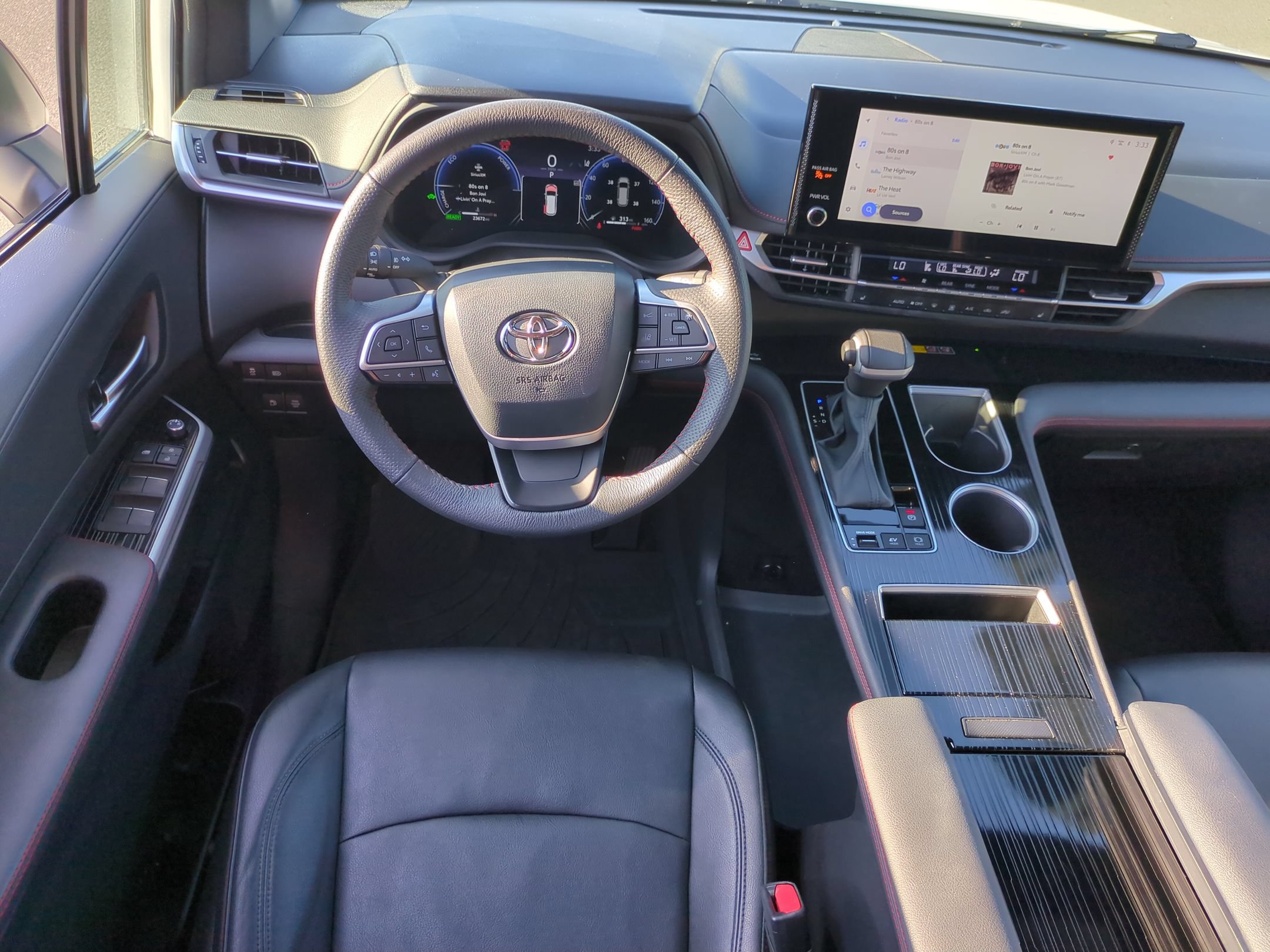 Used 2025 Toyota Sienna XSE FWD image 32