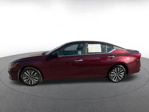 Used 2025 Nissan Altima 2.5 SV image 8