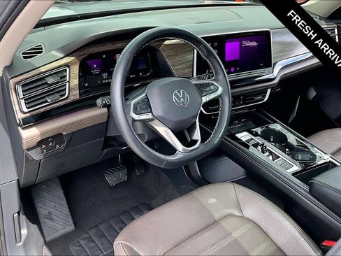 Used 2024 Volkswagen Atlas SEL AWD/4WD image 5